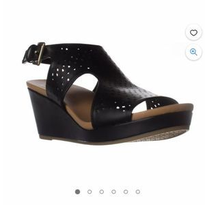 Dr. Scholl's Woman's Classic Black Perforated Wedge Sandals- size 7.5